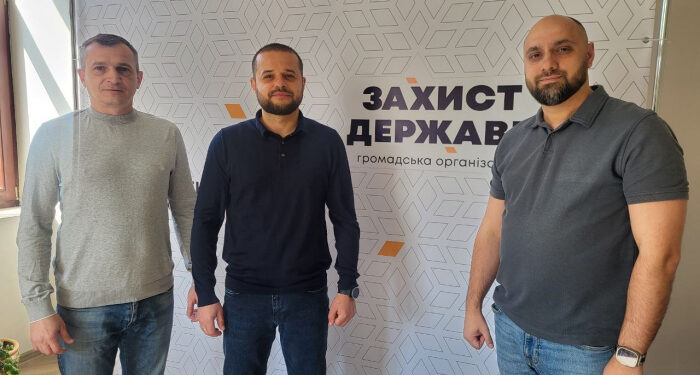 Унікальні імпланти з Мукачева: виробництво, що допомагає повертати військових до життя, шукає нових працівників