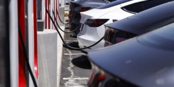 В “Укравтопромі” заявили, що в Україні зростає попит на електрокари, серед найпопулярніших уживаних – Tesla