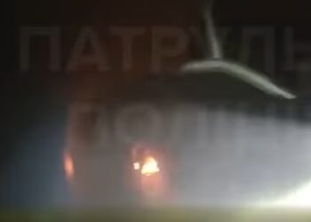 В Ужгороді патрульні допомогли людям у задимленому під&apos;їзді багатоповерхівки (ВІДЕО)