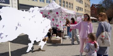 В Ужгороді розпочався традиційний «Сакура Фест»: на містян і гостей чекають яскраві події та святковий настрій (ФОТО) –