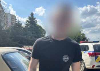 В Ужгороді виявили п&apos;яного “безправного” підлітка за кермом ВАЗа (ФОТО)
