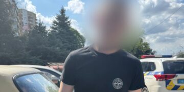 В Ужгороді виявили п&apos;яного “безправного” підлітка за кермом ВАЗа (ФОТО)