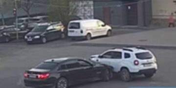 ВІДЕОФАКТ. В Ужгороді зіткнулися BMW і Renault Duster