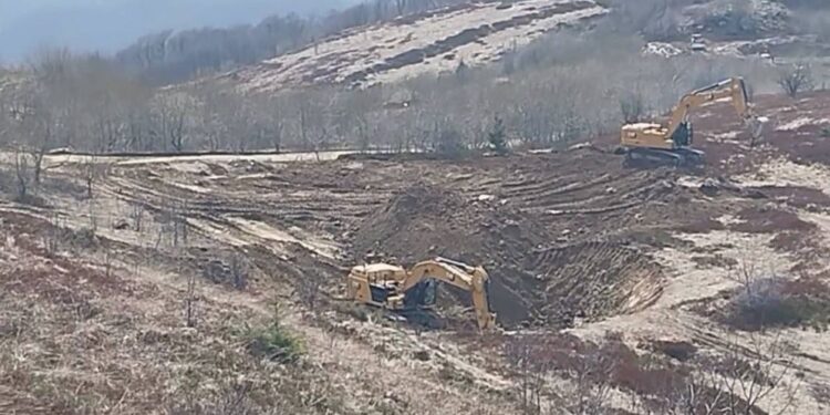 ВІДЕОФАКТ. “Жахливо, шакали, жесть, страшно”: закарпатці про будівництво ВЕС, яке незаконно розпочалося на полонині Руна