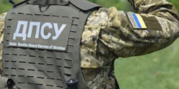 За сприяння сигаретним БпЛА-контрабандистам прикордонника, що уклав угоду з прокурором, “покарали” штрафом 85 тис. грн