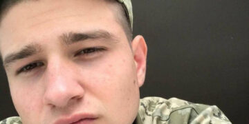 Захисник “Азовсталі” з Чопа Олексій Чорпіта провів у полоні майже три роки. Вдома на нього чекали мама та сестра