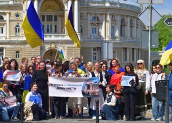 “19 травня – справжній День міста”. В Одесі влаштували святковий хід до її 610-річчя. Фоторепортаж