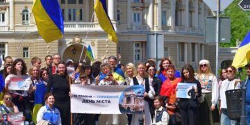 “19 травня – справжній День міста”. В Одесі влаштували святковий хід до її 610-річчя. Фоторепортаж