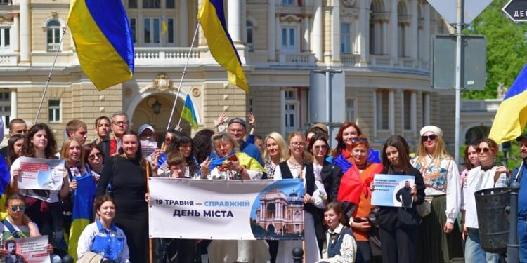 “19 травня – справжній День міста”. В Одесі влаштували святковий хід до її 610-річчя. Фоторепортаж