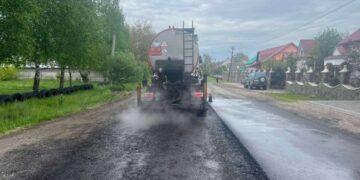 На Закарпатті ремонтують ще одну дорогу, яка була у сильних вибоїнах — Закарпаття