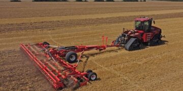 Італійці представили 12-метровий дисковий культиватор з Isobus  – Техніка