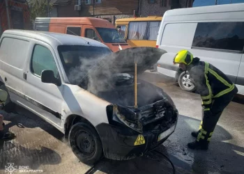 На одній з вулиць Хуста горів легковий автомобіль — Закарпаття