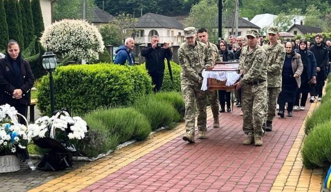 В області поховали захисника, який загинув на Харківщині — Закарпаття