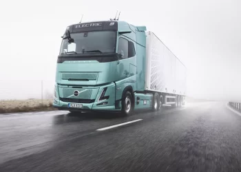 Volvo представила електровантажівку з запасом ходу 600 км – Техніка