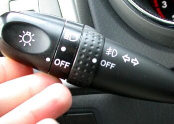 А ви так робите? За скільки метрів до повороту водій має включати «поворотник» — Закарпаття