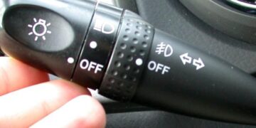 А ви так робите? За скільки метрів до повороту водій має включати «поворотник» — Закарпаття