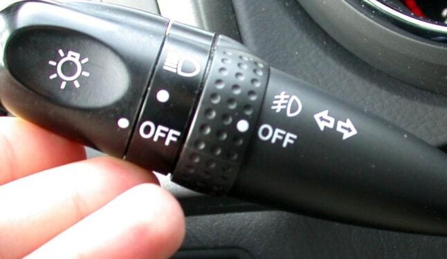 А ви так робите? За скільки метрів до повороту водій має включати «поворотник» — Закарпаття