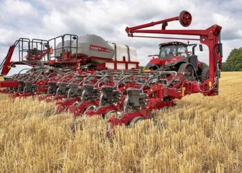 Case IH представила систему, яка не дає обладнанню збиватися з курсу – Техніка