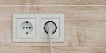 Чи варто хвилюватися за побутову техніку після переходу на 230 вольт — Закарпаття