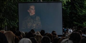 “Покоління тих, кому болить”: в Ужгороді показали фільм під кронами лип — Ужгород
