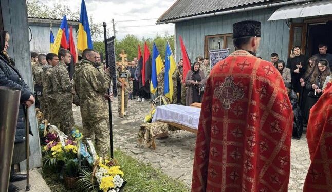 У Рахівському районі провели в останню путь військового — Закарпаття