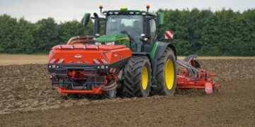 Kuhn представив новий двоконтурний фронтальний бункер  – Техніка