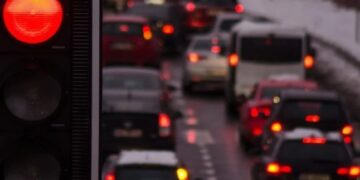 Це не порушення: у яких випадках дозволено проїхати на червоне світло — Закарпаття
