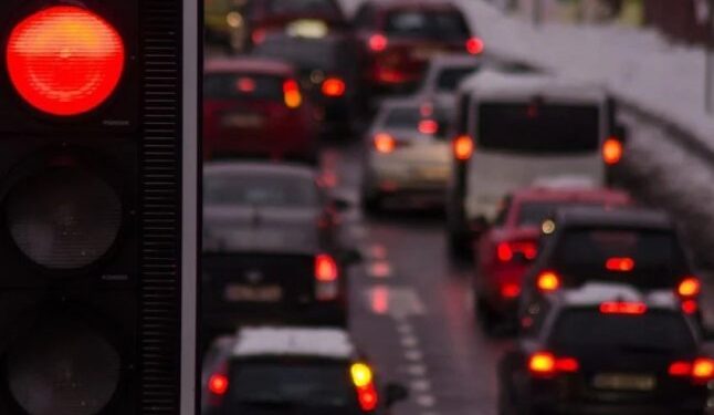 Це не порушення: у яких випадках дозволено проїхати на червоне світло — Закарпаття