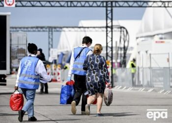 “Абсолютно нераціонально”. У Міносвіти закликали не вивозити 17-річних хлопців з України