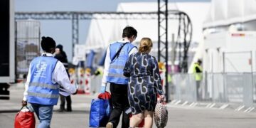 “Абсолютно нераціонально”. У Міносвіти закликали не вивозити 17-річних хлопців з України