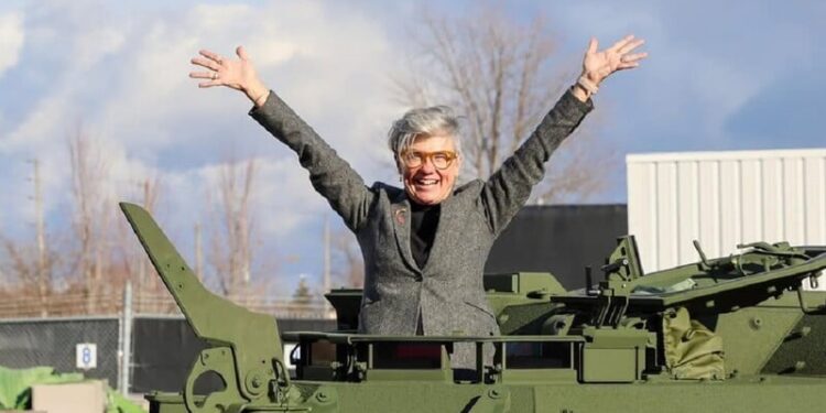 Амбасадорка Канади в Україні показала тату із символікою жіночого руху спротиву окупантам