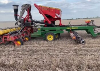 Миколаївський фермер зхрестив сівалку з глибокорозпушувачем – Техніка