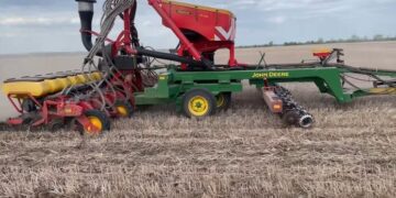 Миколаївський фермер зхрестив сівалку з глибокорозпушувачем – Техніка