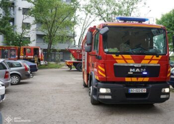 В одній із багатоповерхівок Ужгорода вчора спалахнула пожежа — Закарпаття