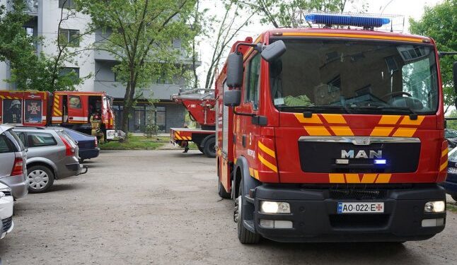 В одній із багатоповерхівок Ужгорода вчора спалахнула пожежа — Закарпаття