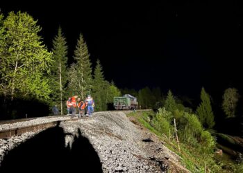 Через проблеми з колією поїзди не доїжджатимуть до Рахова протягом 3-х діб – “Укрзалізниця” (ФОТО)