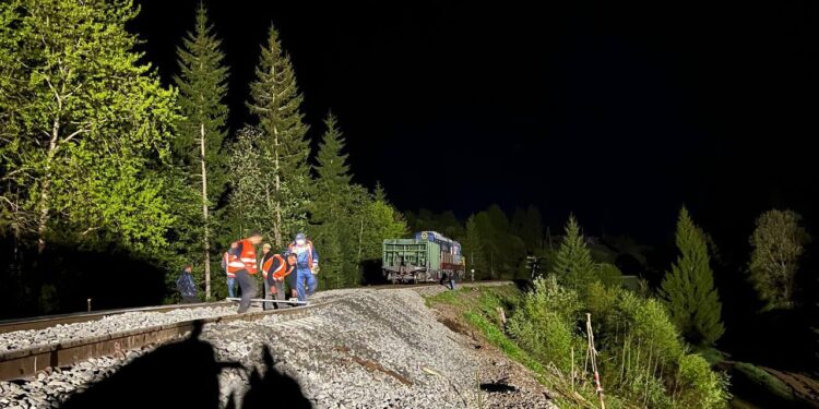 Через проблеми з колією поїзди не доїжджатимуть до Рахова протягом 3-х діб – “Укрзалізниця” (ФОТО)
