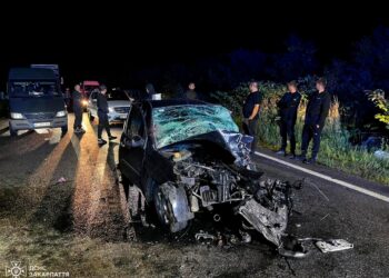 Четверо травмованих у ДТП на Мукачівщині: рятувальники деблокували людей з авто (ФОТО) –