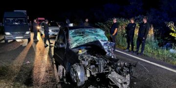 Четверо травмованих у ДТП на Мукачівщині: рятувальники деблокували людей з авто (ФОТО) –