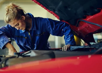 Трактористи та слюсарі – серед найзатребуваніших у 2025 році – Техніка