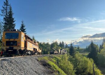 Укрзалізниця відновила аварійну ділянку на Закарпатті та запустила тестовий потяг — Закарпаття