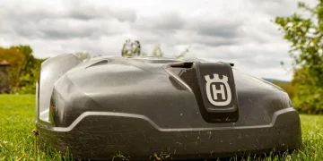 Професійні роботи-газонокосарки стають популярнішими – Техніка