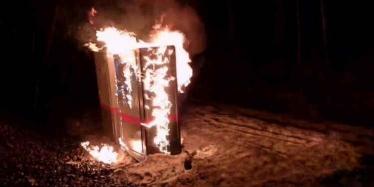 Двох закарпатців засудили по 9 років в&apos;язниці з конфіскацією за підпали в Ясіні на замовлення рф