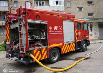 Вогнеборці розповіли про пожежу, яку гасили вчора в обласному центрі — Закарпаття