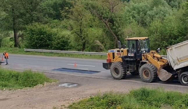 На трасі Київ-Чоп ремонтують відразу кілька ділянок дороги — Закарпаття