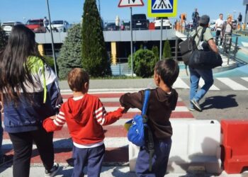 Із табору в Сирії повернули українку з двома дітьми