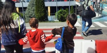 Із табору в Сирії повернули українку з двома дітьми