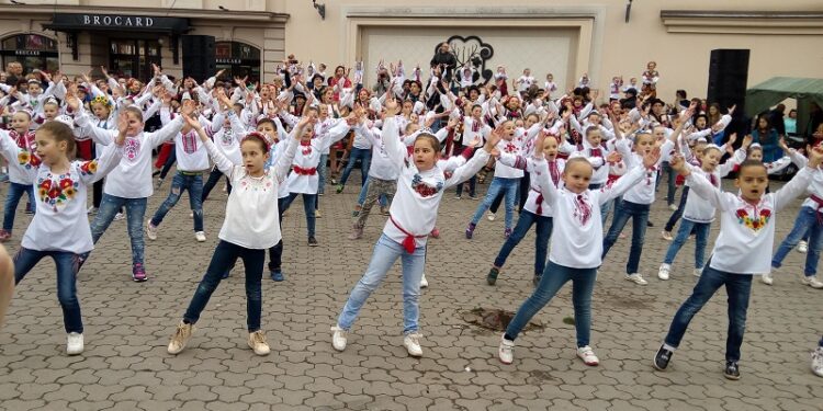 Юні танцюристи Ужгорода подарують святковий концерт до Міжнародного дня танцю –