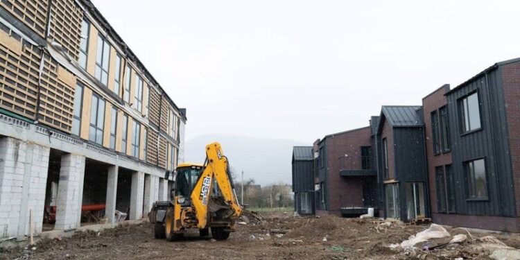 Кабмін обирає громади в Україні, де будуватимуть соціальне житло