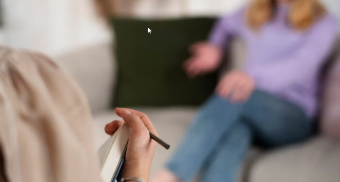 Криза 30/40 років: як психолог допомагає знайти нові сенси